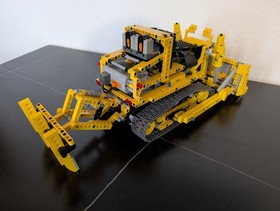 LEGO TECHNIC: RC Bulldozer (8275)