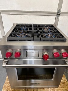 Wolf DF304 - 30" Professional Dual Fuel Range 4 Burners Red Knobs