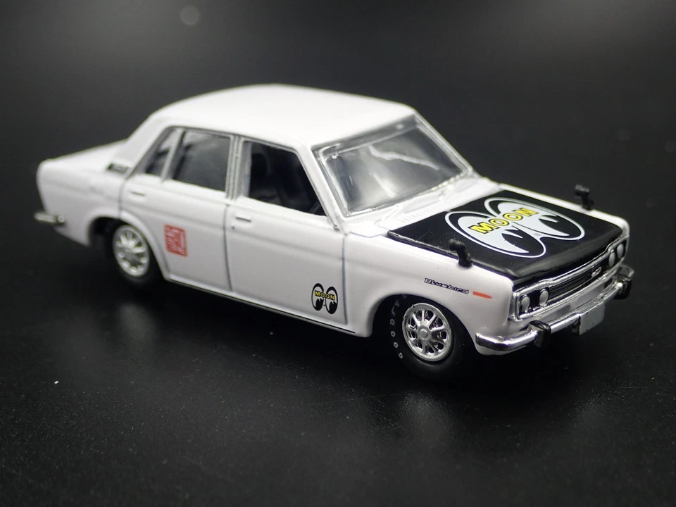 1967-1973 Datsun Bluebird 1600SSS Mooneyes 1:64 Diorama Scala Modellino Auto - Immagine 4 di 4