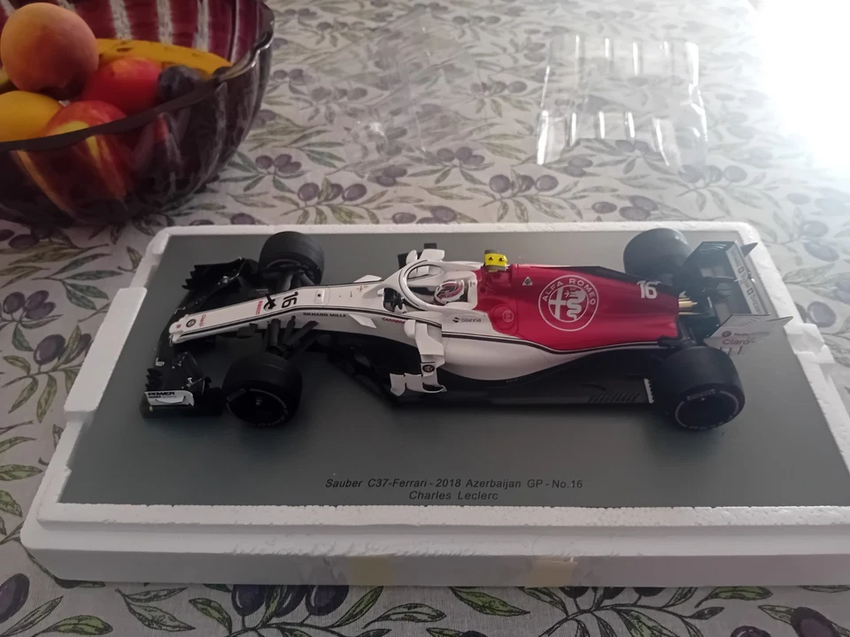 Charles Leclerc Sauber C37-ferrari 1:18 - Immagine 2 di 4