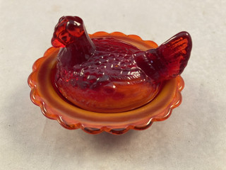 VINTAGE MOSSER RED SLAG GLASS MINI/SALT CELLAR NESTING HEN 2.5'' GLOWS!