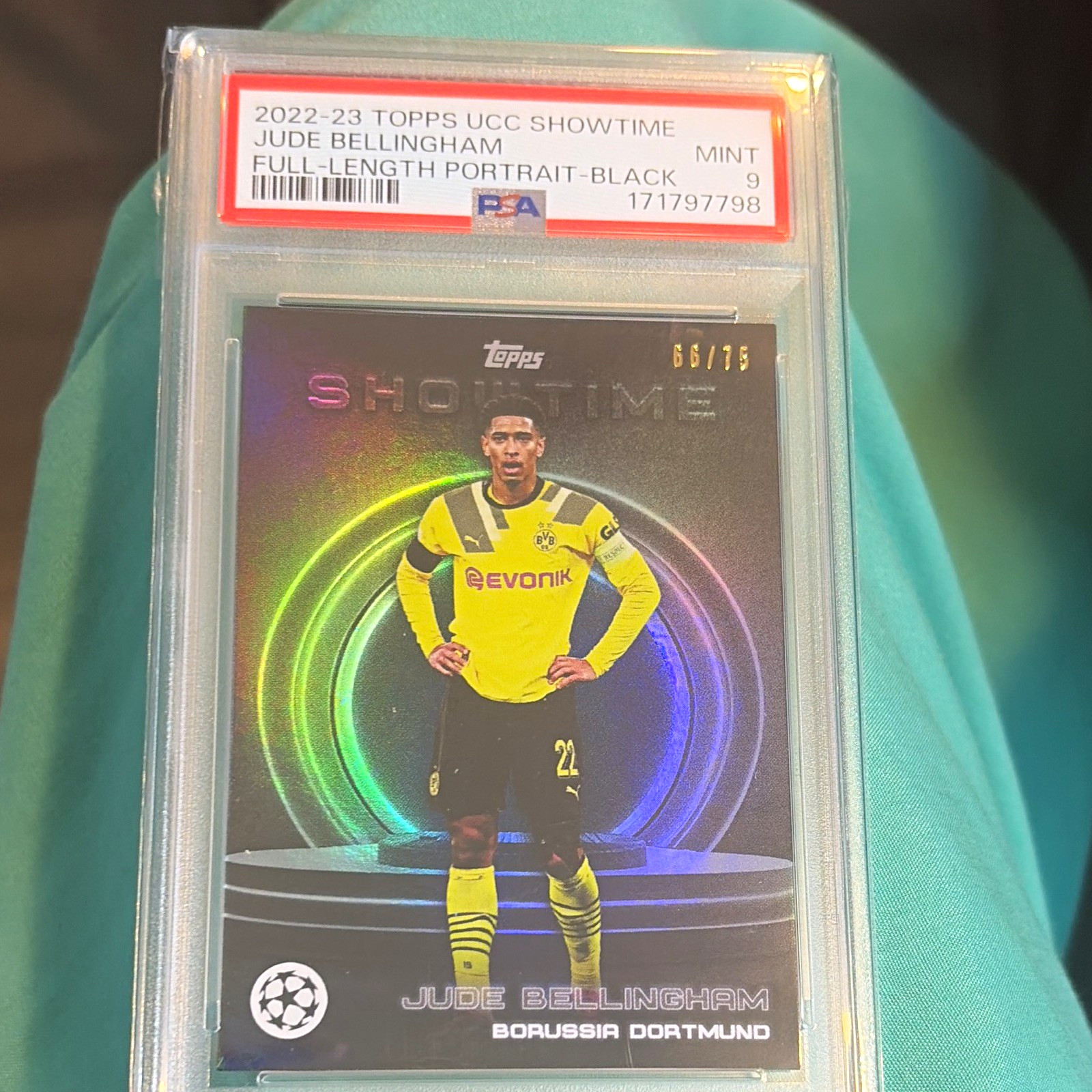 Topps 2022-23 UCC Showtime Jude Bellingham Full-Length Portrait Black PSA 9 /75