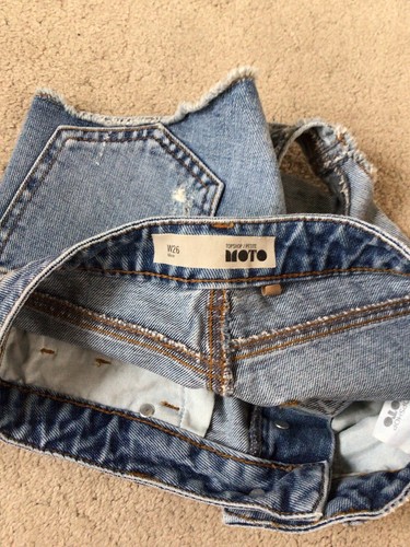 Pantaloni corti Topshop Moto Petite blu graffiato orlo grezzo denim vita 26" ottime condizioni - Foto 3 di 4