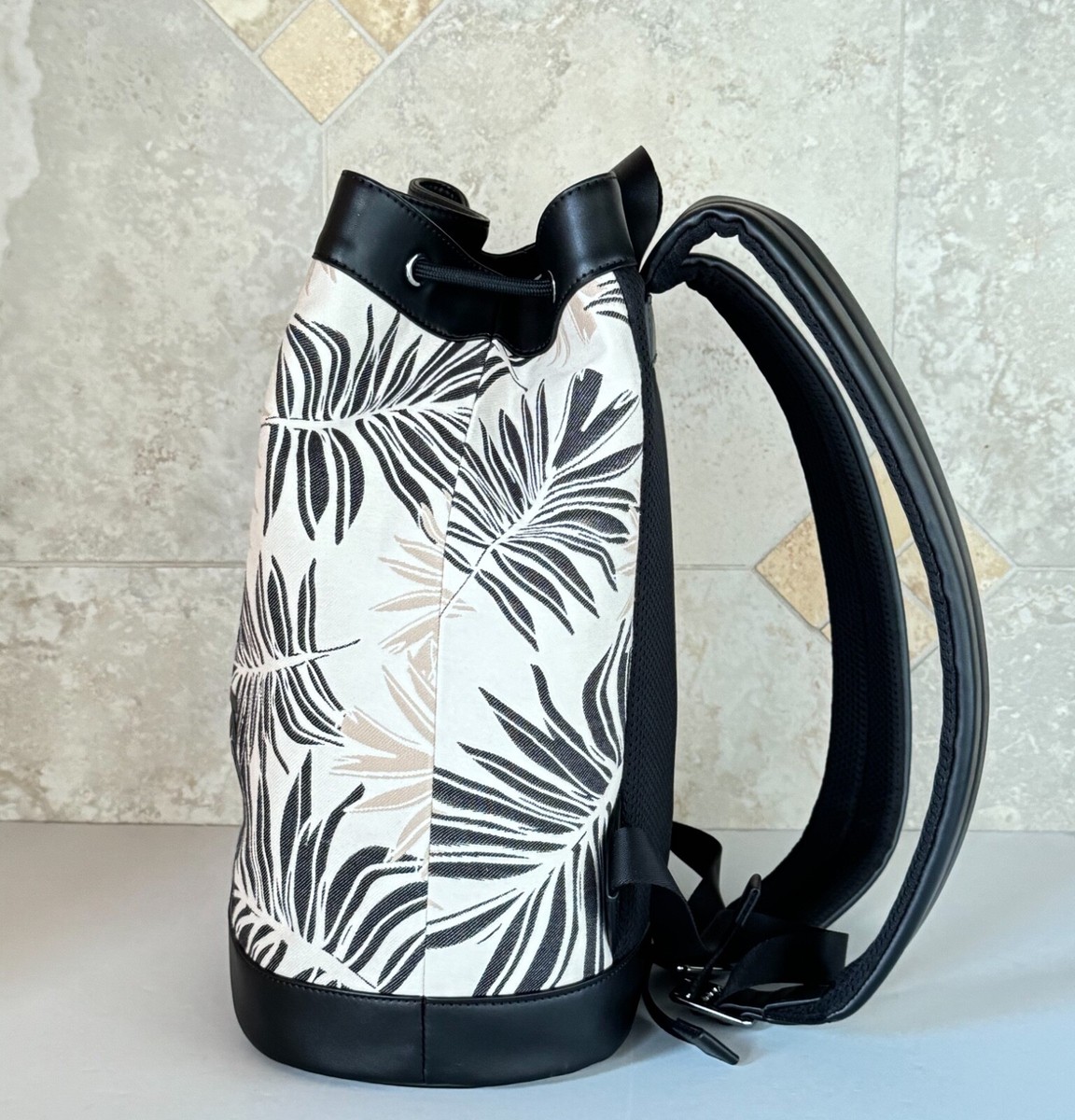 Michael Kors cooper Palm Jacquard Marner Drawstring Bucket Tropic Backpack Michael Kors Cooper Large Jacquard Palm Mariner Backpack MK  main image 2