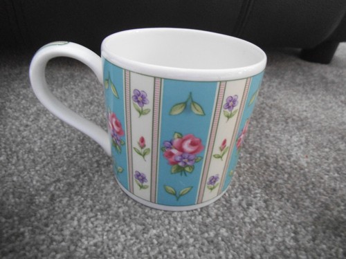 WEDGWOOD ~ TÜRKIS ROSE englischer Bone China BECHER sehr guter Zustand