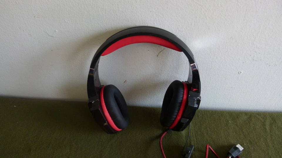 Kotion Each G9000 Gaming Headset with Mic Over Ear Headphones - Image 2 of 4