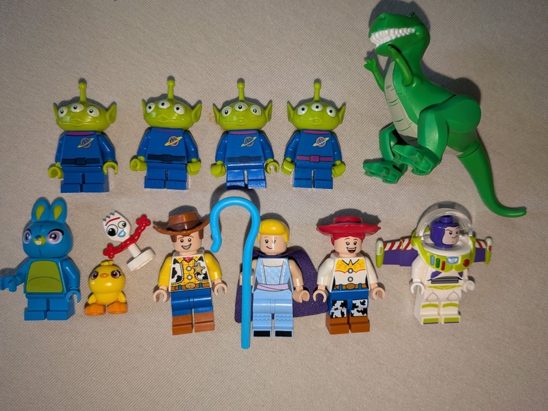 Toy story Lego Minifigures Lot Woody ,Jesse,Buzz, Bo peep , Aliens ,Forky LOOK 