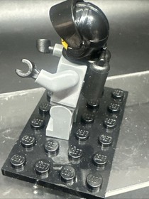 Lego Officer 2 Minifigure 5970 sp095 Space Police 3
