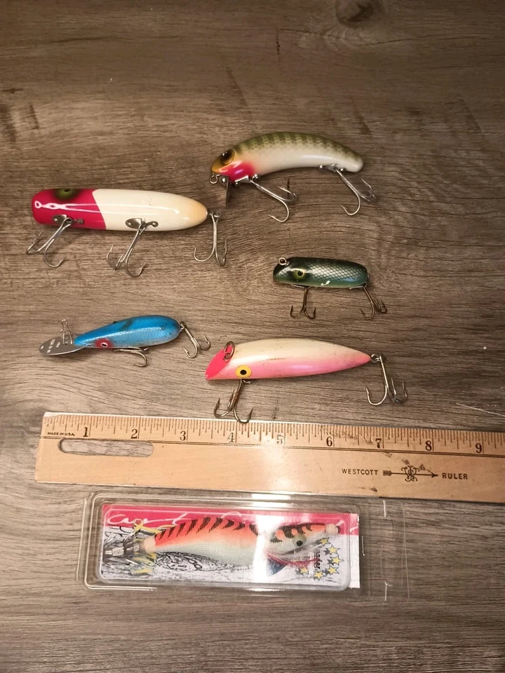 Lote De 5 Señuelos De Pesca De Colección Varios Tipos South Bend Bass Oreno Madera Y Plástico Foto 2 de 4
