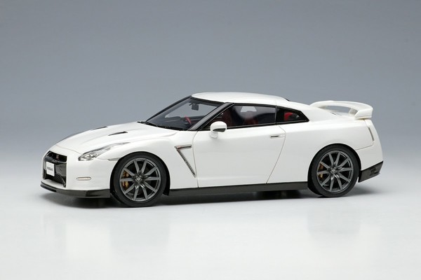 Make Up EM414B 1:43 Nissan GT-R 2014 Premium Edition Modellauto Weiß, Ovp-image