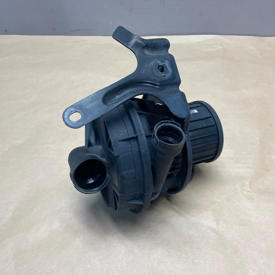 Bomba de inyección de aire secundaria Audi 2012-2017 con soporte OEM 079959253 Foto 2 de 4