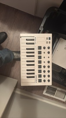 Arturia MiniLab MKII 25-Key USB MIDI Controller White