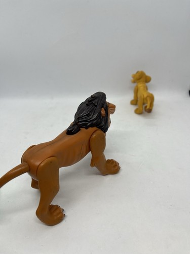 Figura de acción Disney Lion King SCAR, SIMBA X2 y Shenzi Fight 1994 Mattel. - Imagen 6 de 12