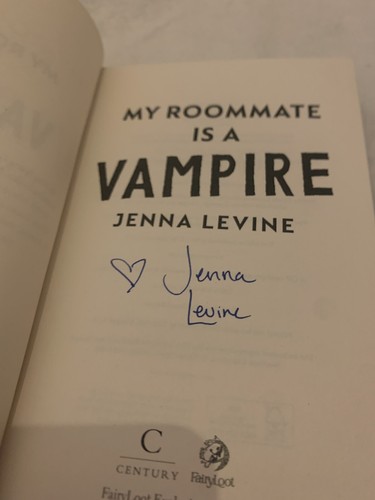 My Roommate is a Vampire By Jenna Levine *Exclusive FairyLoot Special Edition* - Picture 5 of 7