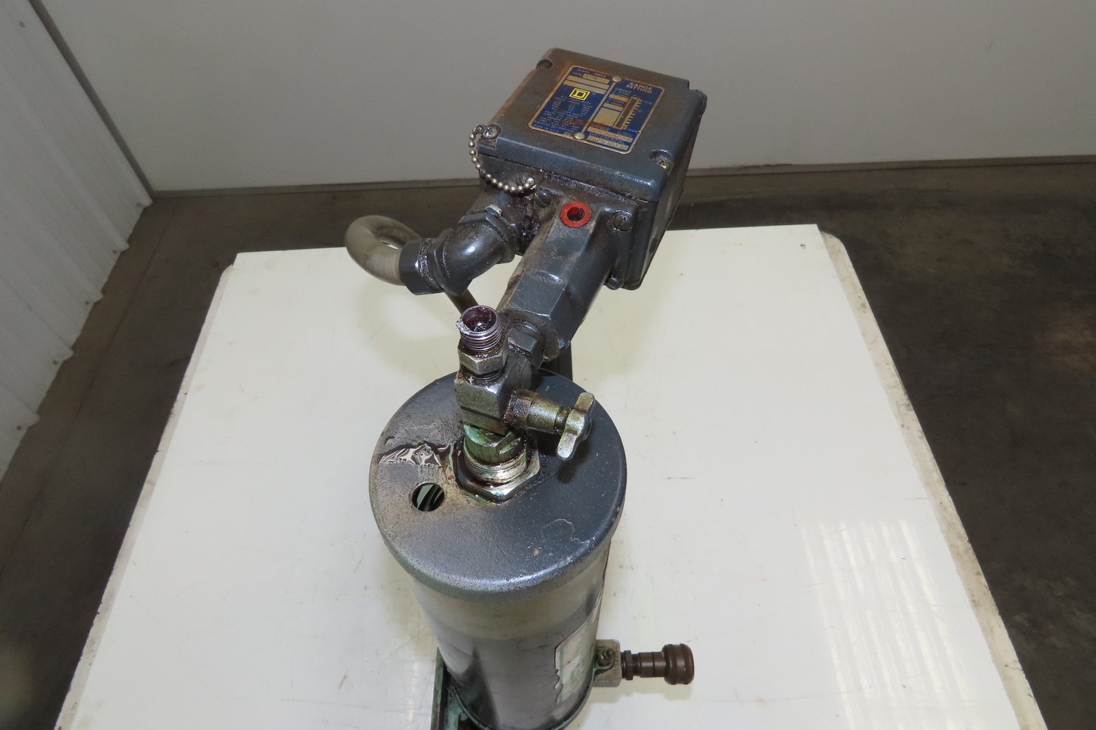 Lincoln 83668 CentroMatic Pneumatic 201 Grease Pump Lubricator 4Lb