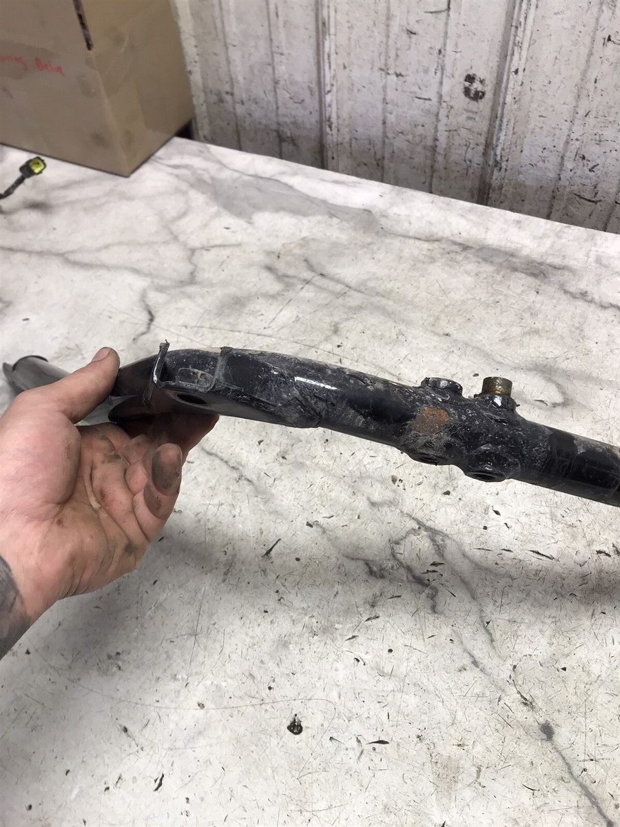 02 Victory Touring Cruiser Deluxe V92 TC right engine mount sub