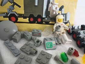 LEGO 452 Space - Mobile Tracking Station - 100% Complete, Original Instructions