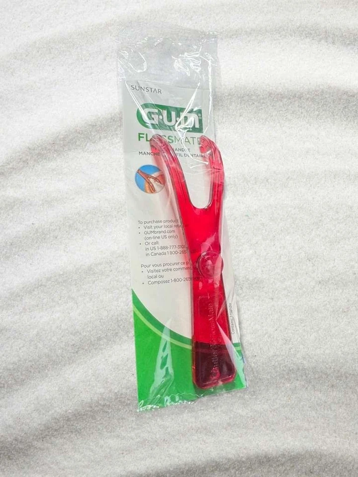 Mango de hilo dental G.U.M.. Flossmate (rojo o azul) Foto 2 de 4