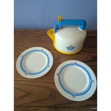 Vintage 1987 Fisher-Price Magic Tea Kettle Musical Teapot 2 Plates 2113 Motif