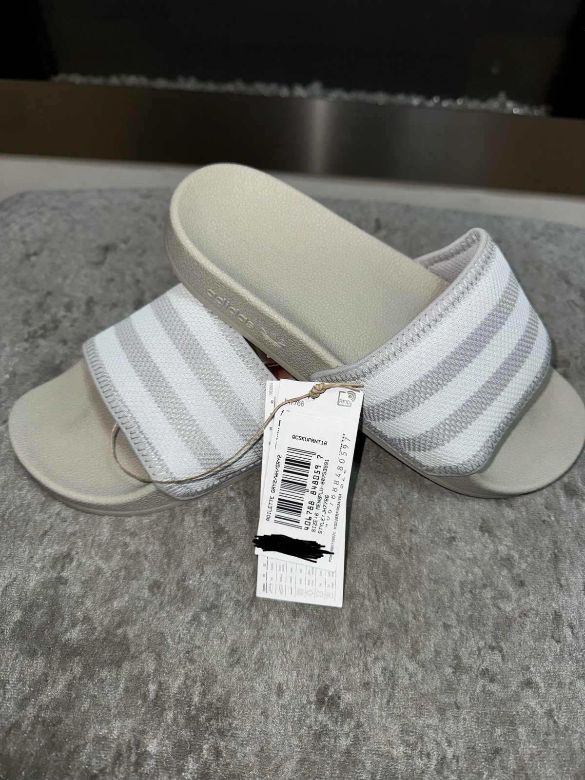 adidas Sportswear Originals Adilette Slides Men Women Sandales Slippers Size-6 image 2