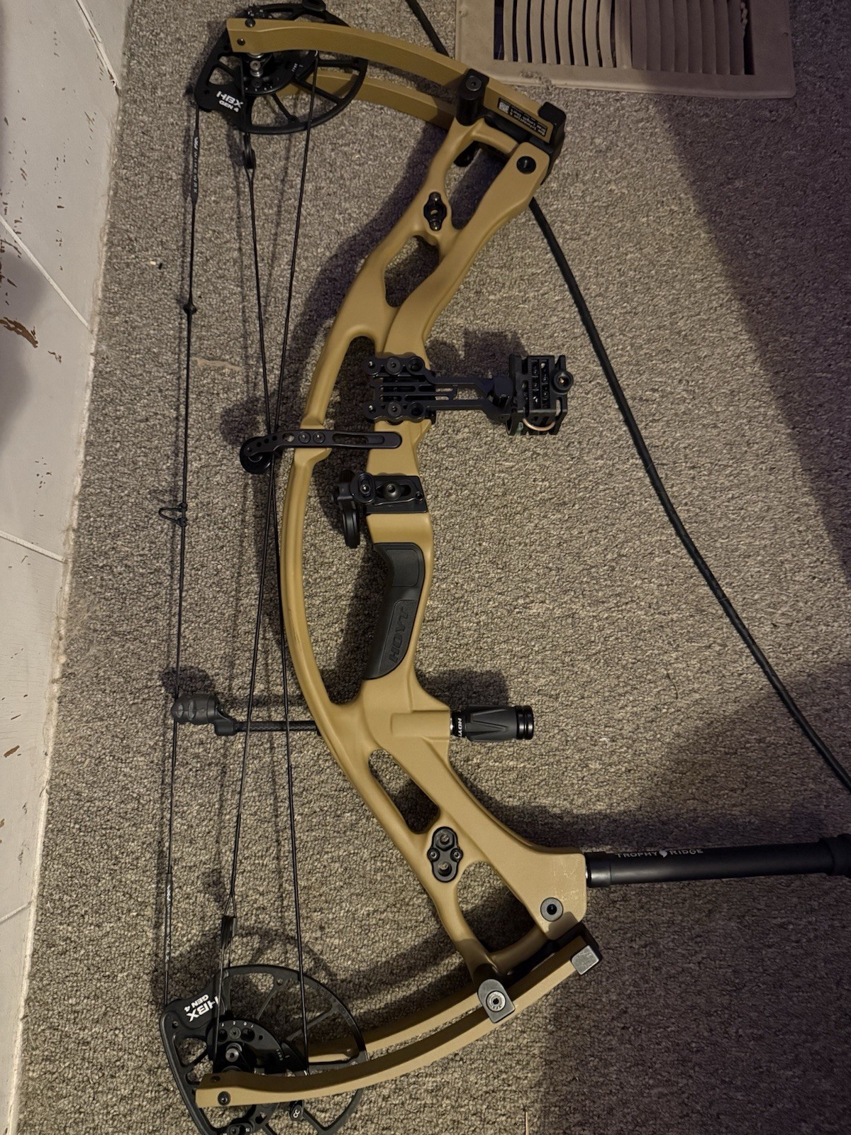 Hoyt Carbon RX-9 HBX Gen4 Compound Bow 70lbs 31in Right Hand Carbon Fiber