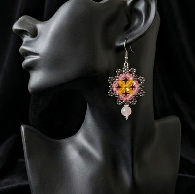 Handgefertigte Vintage Neo Barock Ohrringe Blumen Messing und Edelsteine Rosenquarz 