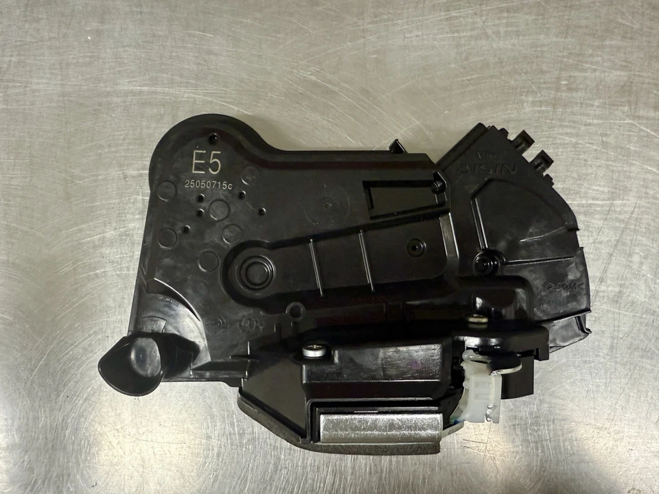 Atuador de trava de porta de passageiro dianteiro direito TOYOTA CAMRY 2018-2024 FABRICANTE DE EQUIPAMENTO ORIGINAL - Imagem 3 de 3