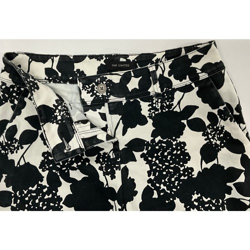 The Limited Women’s Sz 4 Dress Shorts Black & White Floral 5” Inseam w/ Pockets - Picture 7 of 11