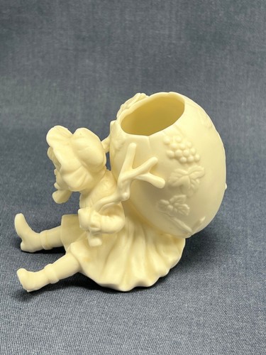 Cesto raccolta porcellana bianca vigna uovo ragazzo ragazza vaso statuetta da collezione - Foto 7 di 14