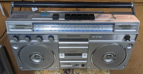 Vintage Magnavox D8323 AM/FM Stereo Radio Cassette Recorder