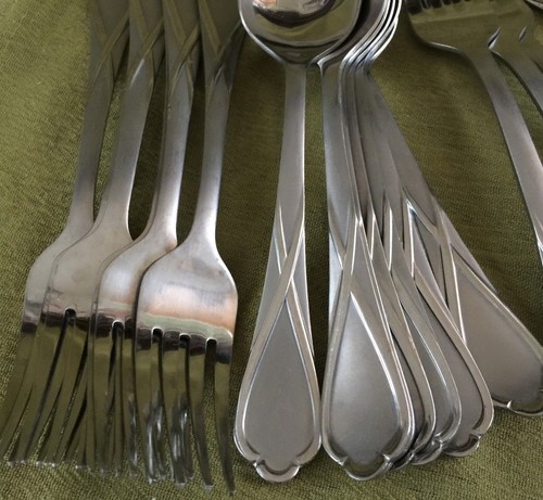 Cambridge Stainless Classic Frosted Set of 32 Pieces Knives Forks Spoons - Picture 2 of 5