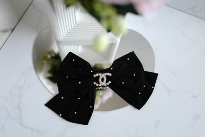 NEW Chanel Cruise 2025 Bow Barrette in Black & White CC With  display picture 1
