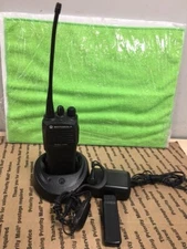PARTS! Motorola Radius CP200 AAH50RDC9AA1AN Radio W/CHARGER BASE & MIC