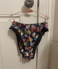 VTG Delicates Satin-Look Panties Sz M Second Skin Flower/Rose Print