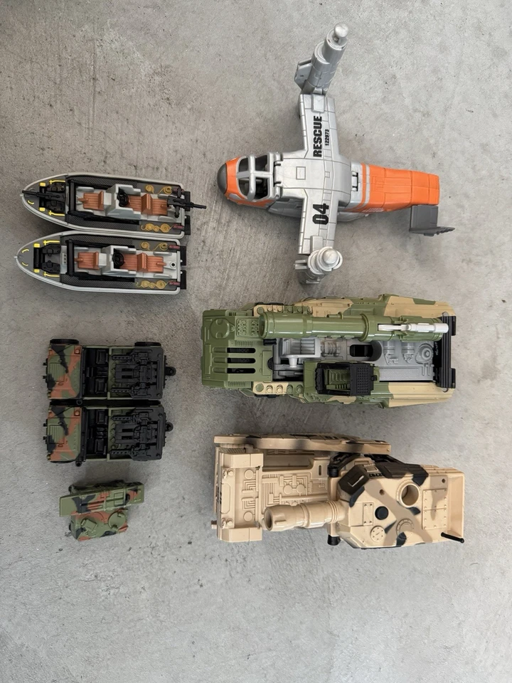 Matchbox Mission Bravo Military Micro Machines Humvee Tank - Image 2 of 2