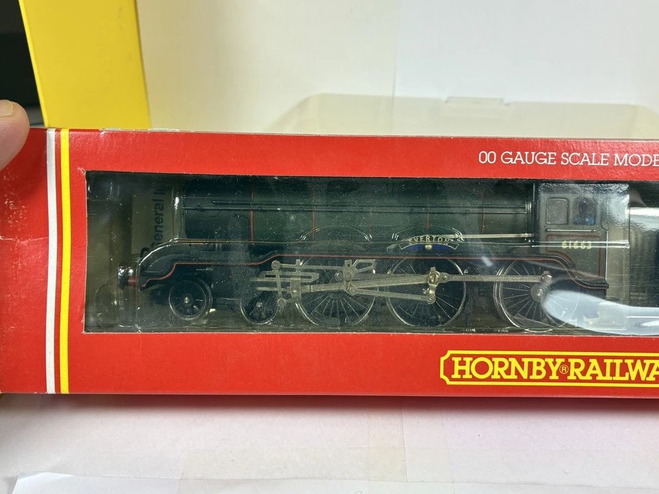 Hornby Train R133 BR Class B17/4 4-6-0 Locomotive Everton OO Gauge Boxed - Image 3 of 4