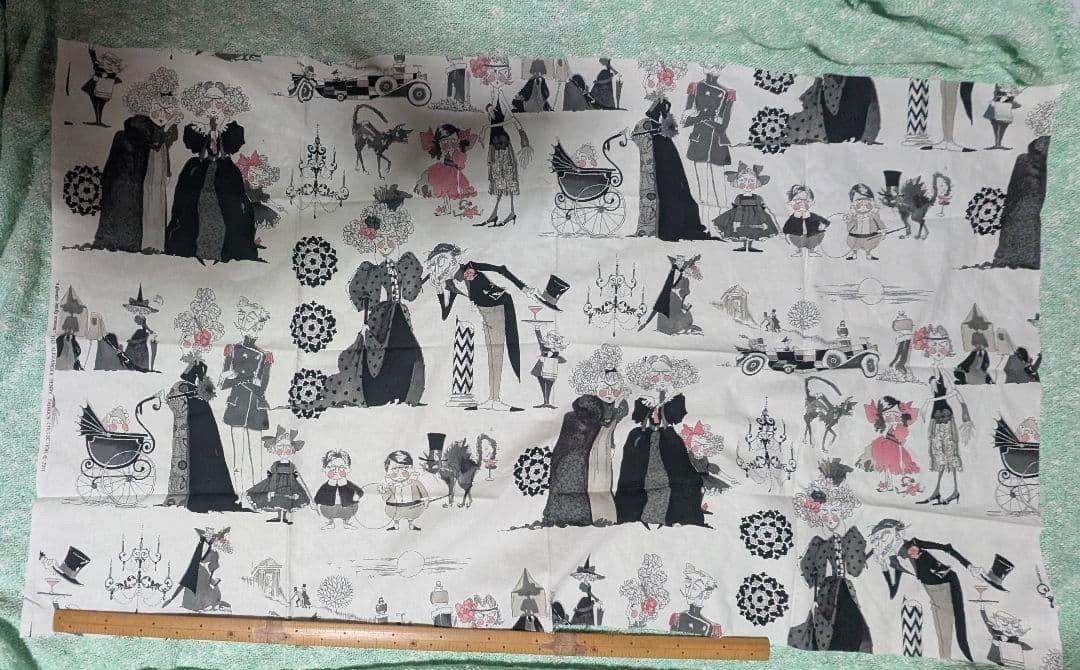 USA Fabric The Ghastlies Alexander Henry A Ghastlie Family White 108x63cm