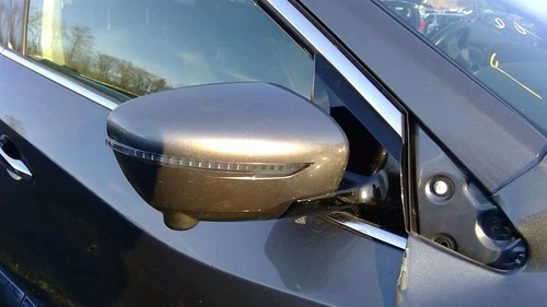 Used Right Door Mirror fits: 2019 Nissan Murano power heated w/o memory w/camera