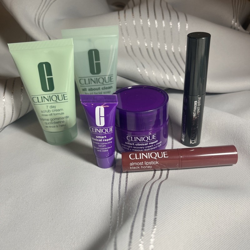 Clinique What's Your Happy 6Pcs Gift Set My Happy Mini Parfum Spray 0.17oz Each