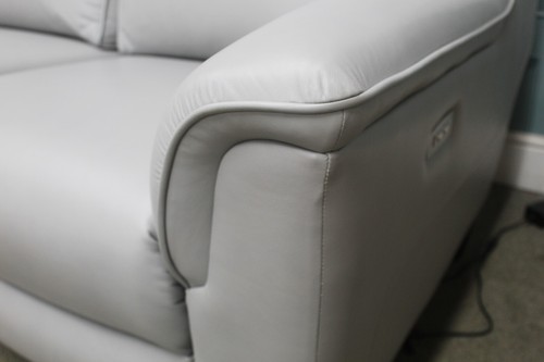 PARKER KNOLL MANHATTAN ELECTRIC 3 SEATER SOFA IN COMO GREY LEATHER. RRP £4280. - Picture 5 of 7