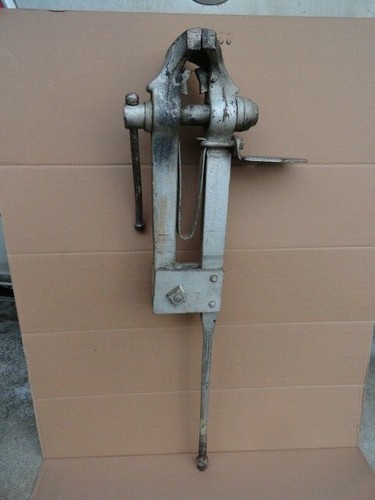 COLUMBIAN Blacksmith Post Vise No. 50 w/ Removable Jaws for Circular Stock WOW!! - Picture 2 of 12