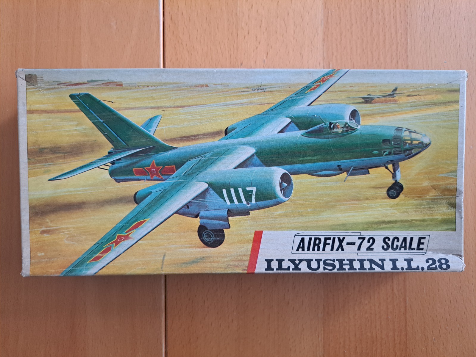 Maquette Airfix Ilyushin Il-28 au 1/72e de l'avion bombardier soviétique N°490