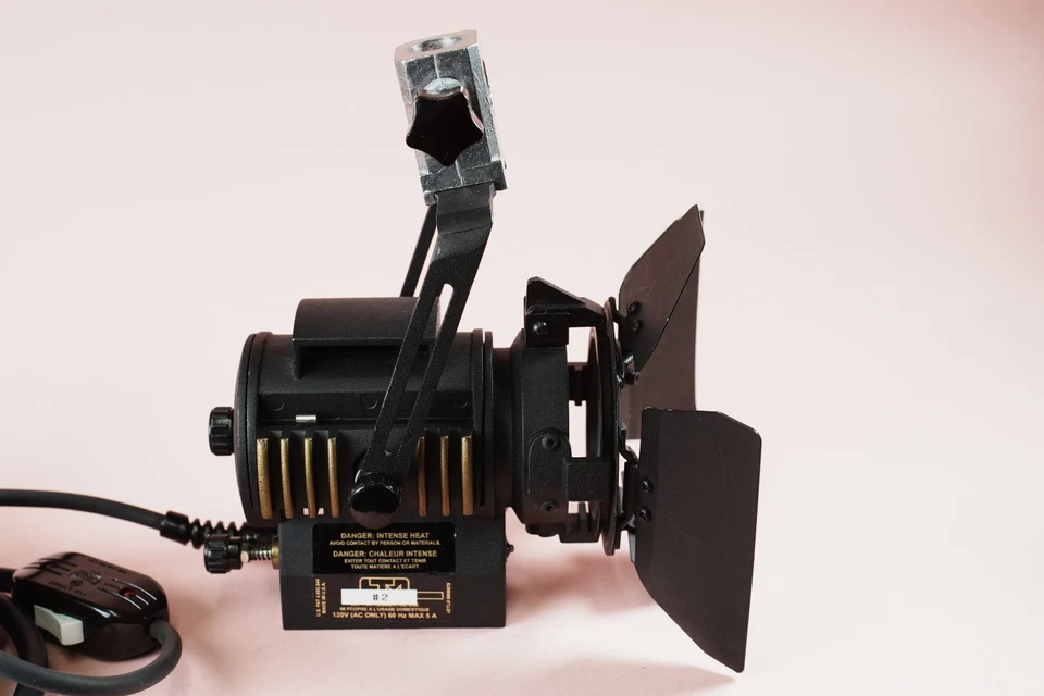 LTM 100W Pepper Light with spare bulbs - Image 3 of 4