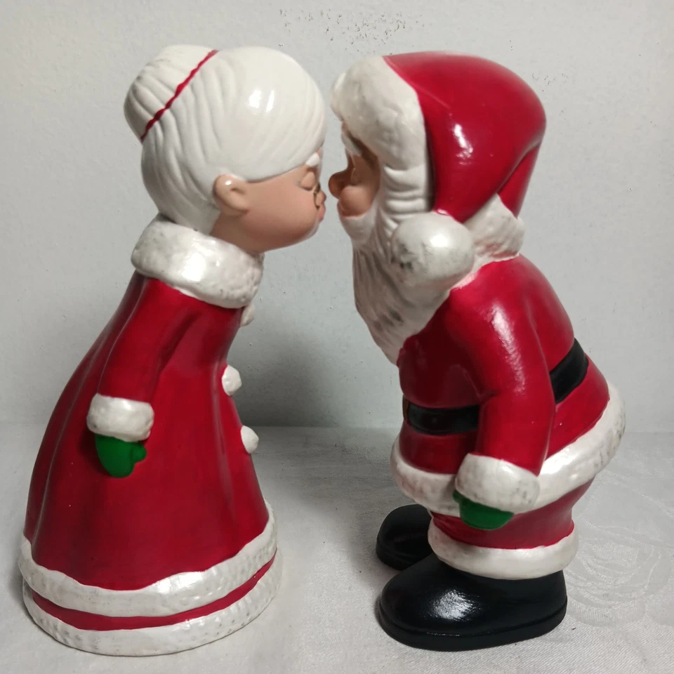 Molde de cerámica de colección años 70 Papá Noel y la señora Claus besándose estatuillas pintadas a mano MCM Foto 4 de 4
