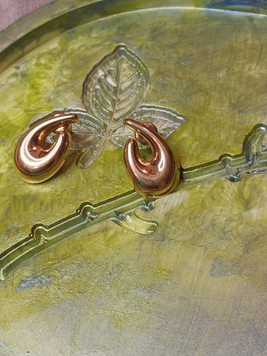 Monet Sculpture Abstract Earrings Gold Tone Stud Earrings Mini Simple