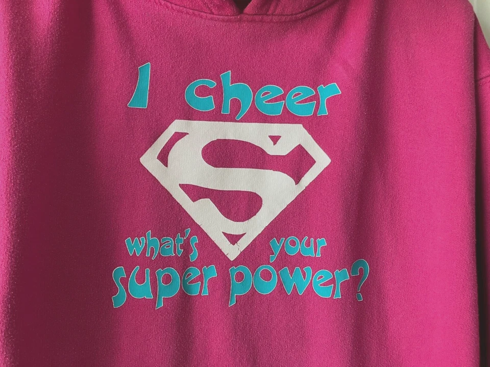 NIÑAS BANDERÍN SUDADERA CON CAPUCHA ROSA I CHEER WHAT'S YOUR SUPERPOWER TALLA L Foto 2 de 3