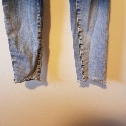 William Rast Jeans Perfect Skinny Size 27 Frayed Distressed Justin