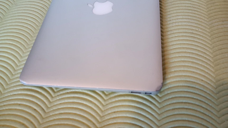 macbook pro a1465 11" 2015 i5 4gb 256gb ssd OSX montrey - Immagine 3 di 4