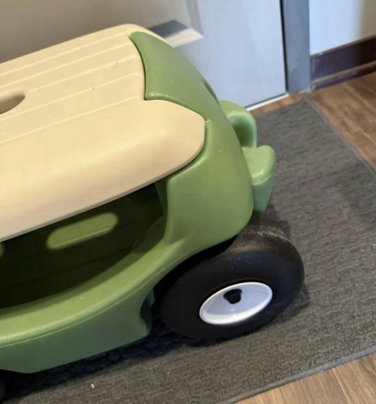 Step2 Garden Hopper Utility Cart Garden Seat