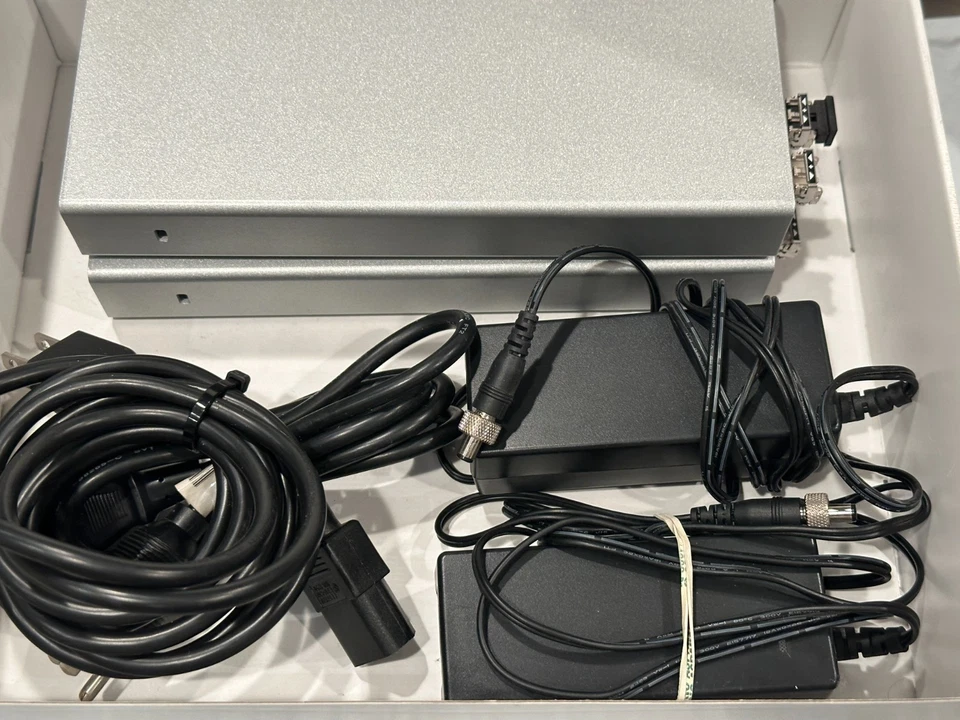 2 ATTO ThunderLink FC2082 2X8Gbs FibreChanel 2X20Gbs Thunderbolt2 AC adapter set - Image 2 of 4